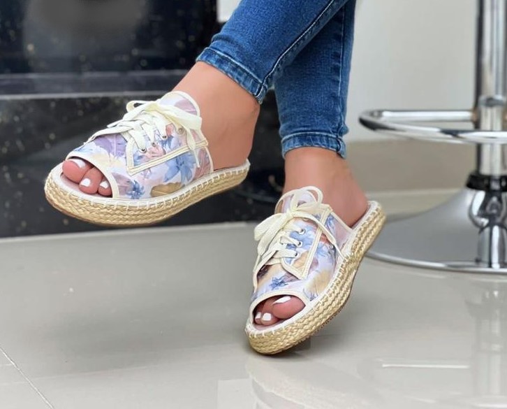 New Fashion Ladies Flower Design Footwear