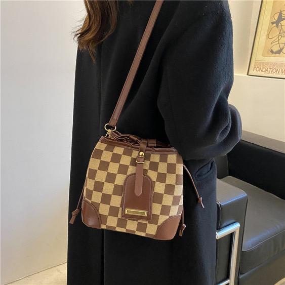 Casual Simple Chessboard Lattice Bucket Messenger Women's Bag
