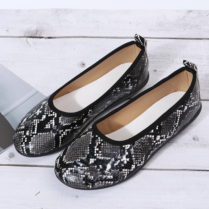 Snake Pattern Round Head Flat Bottom Shoes
